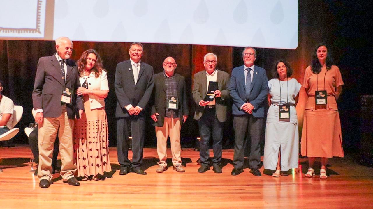 Professor da UFPI recebe Medalha Aluísio Prata em congresso da Sociedade Brasileira de Medicina Tropical
